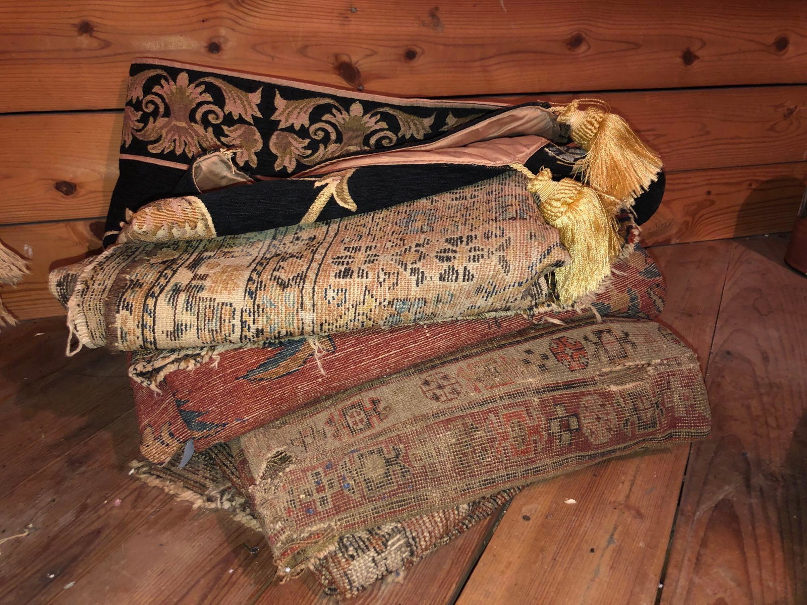 4 Rugs and Wall Hanging: lot of four vintage rugs -appearing to show some wear- and ornate wall tapestry with tassels. ** Notice: This lot is located, in Hampton, Virginia. It requires pickup, in Hampton - only on June 13th a