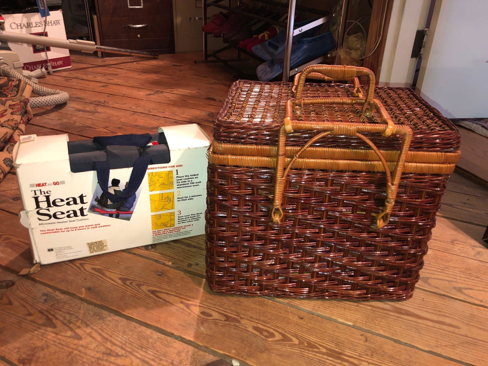 Picnic Basket with Supplies and Heat Seat: lot includes the heat seat a microwave heated seat cushion as well as a wicker picnic basket with picnic supplies. ** Notice: This lot is located, in Hampton, Virginia. It requires pickup, in Hampton 