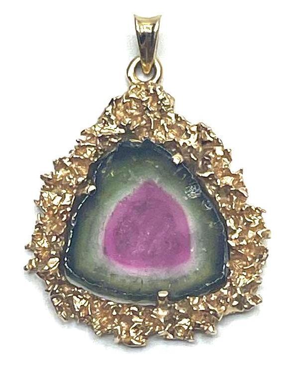 14kt Gold and Tourmaline Pendant: 14kt Gold and Tourmaline Pendant, with an attached cut tourmaline stone as the centerpiece. 14kt stamp can be located behind the top portion of the pendant itself. Pendant weighs a total of 0.44 ozt a