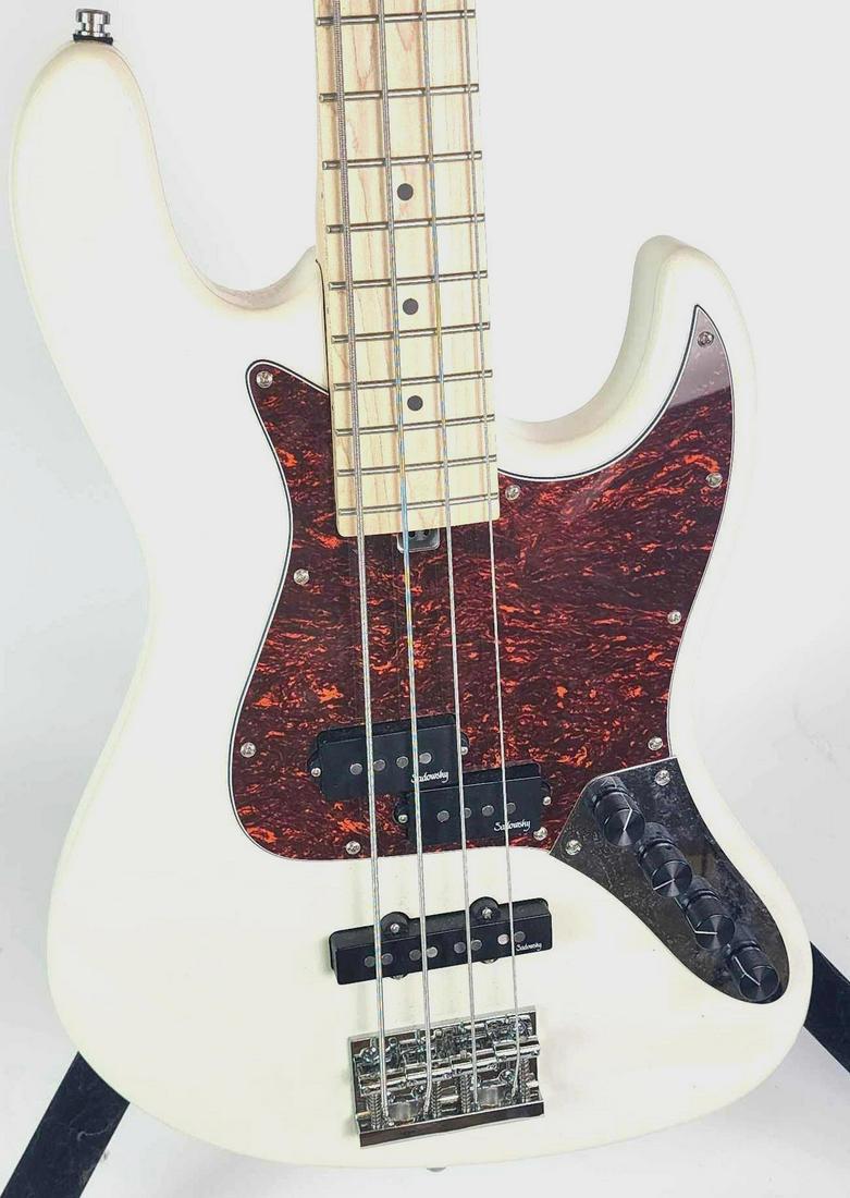 Sadowsky RSD Metro-Express JJ White Jazz Electric Bass Guitar with Soft Case: Sadowsky RSD Metro Express JJ White Jazz Electric Bass Guitar, guitar features four strings, an Olympic White body with a Tortoise Shell color pick guard. Bass is believed to be an ash body with a map