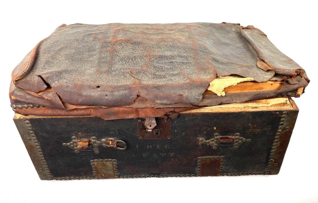 Civil War Confederate Trunk with Brass Plaque: Confederate Trunk with Brass Plaque with name and company. The plaque is from Bridgewater and was purchased i nmouth Crawford, VA at an auction in 2019, Philp Leach 3rd Confederate Infantry CO. G , It