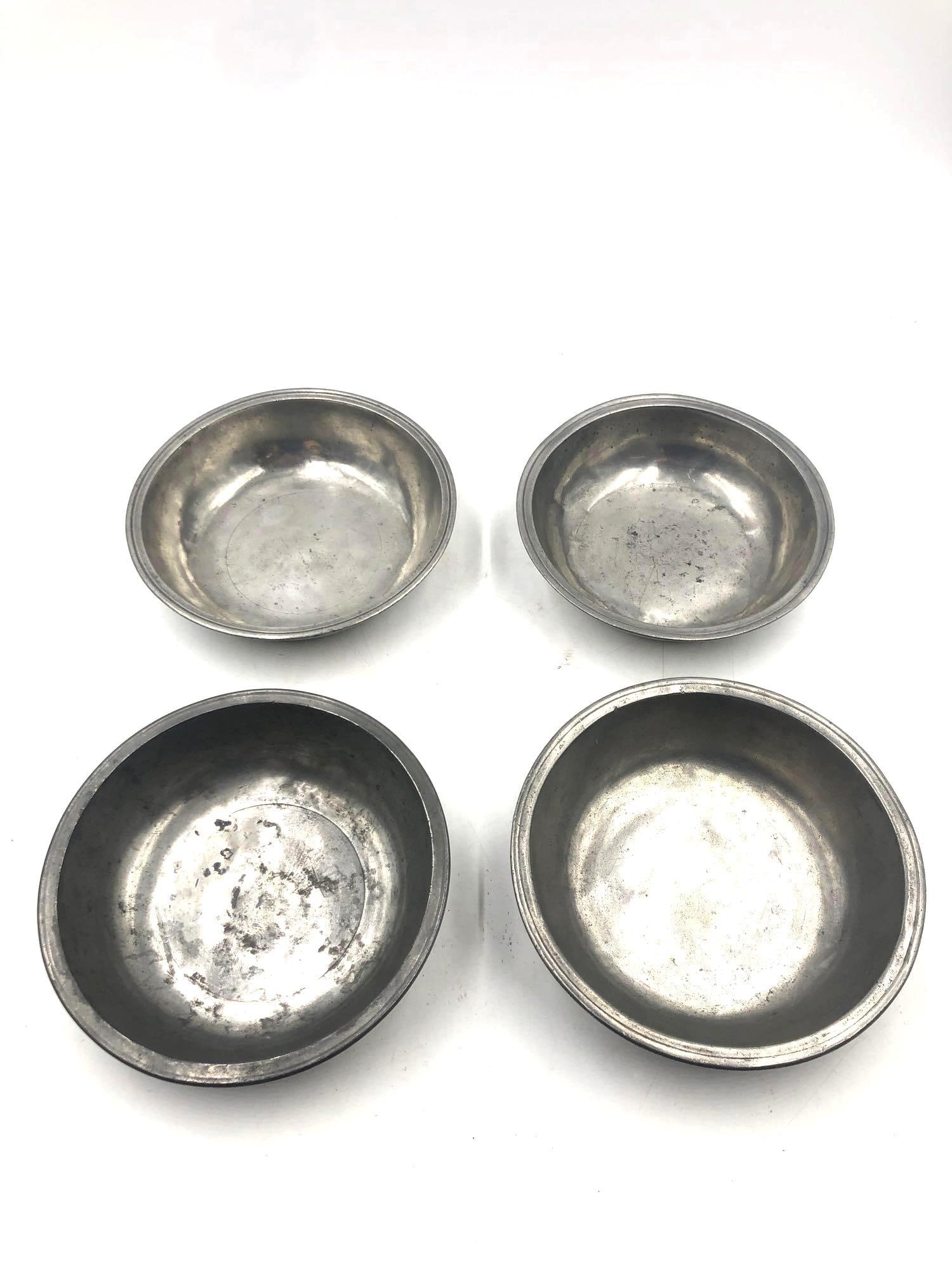 Set of 4 1800s American Pewter Basins NO Markings: Set of 4 1800s American Pewter Basins NO Markings, this lot has a set of 4 pewter basin believed to be from the early 1800s. All are in good condition with minimal pitting and measures to be 7 and 5/8