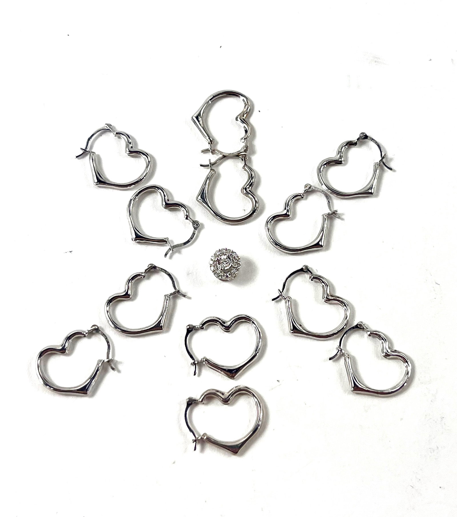 10K Gold Hoop Earrings Six Pair .09 ozt (1 of 6)