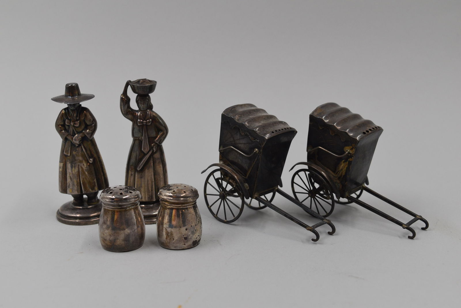 950 Sterling Silver Salt and Pepper Shakers (1 of 12)