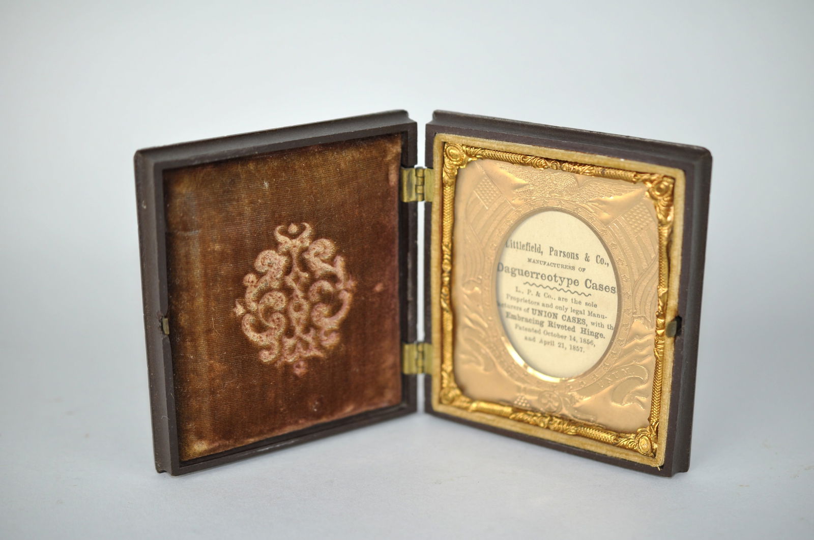 Daguerreotype Photo Case  Civil War Gilt Plate (1 of 11)
