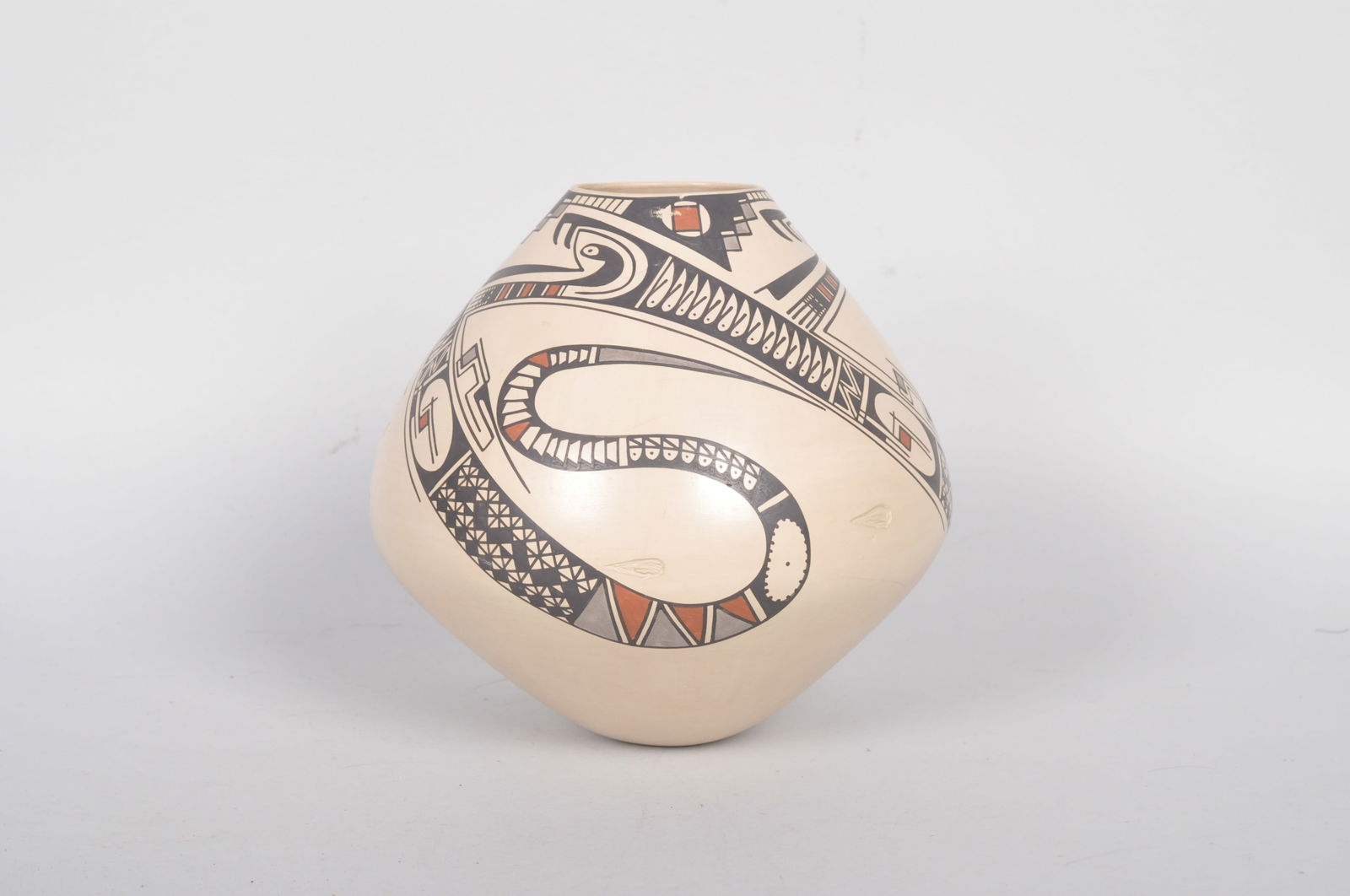 Alvaro Quezada, Mata Ortiz Pottery (1 of 7)