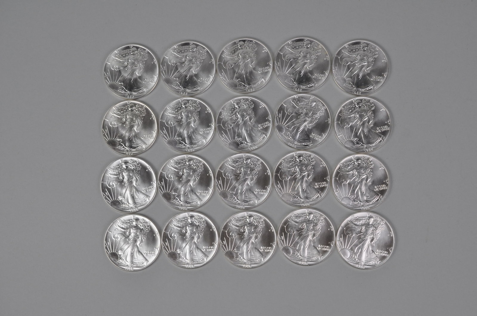 Green Mint Tube of 1986 American Silver Eagles: Origin: United States Denomination: One Dollar Year: 1986 Mint: Philadelphia Grade: Mint Se