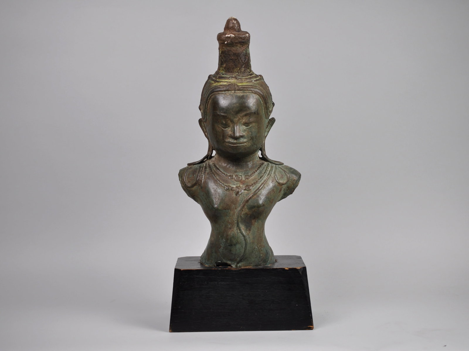 Bronze Buddha Diety Bust: Origin: Southeast Asian, possibly Khmer or Thai Origin Dimension