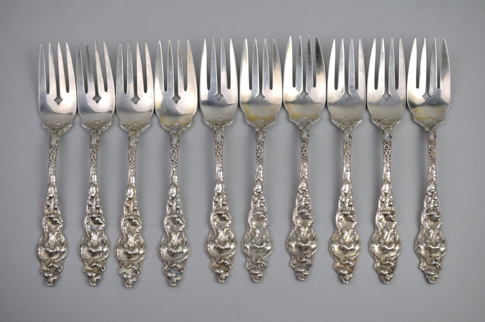 Reed Barton Les Six Fleurs Sterling Salad Forks: Metal: Sterling Silver Manufacturer:?Reed & Barton Dimensions:?Approx 6" Weight:? 11.35 ozt Condition: Light to Moderate Patina