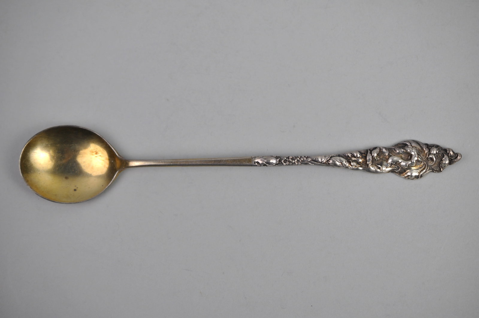 Reed Barton Les Six Fleurs Sterling Chocolate Muddler: ?Metal: Sterling Silver Manufacturer:?Reed & Barton Dimensions: Approx?8 1/2" Weight:? 1.39 ozt Condition: Light to M