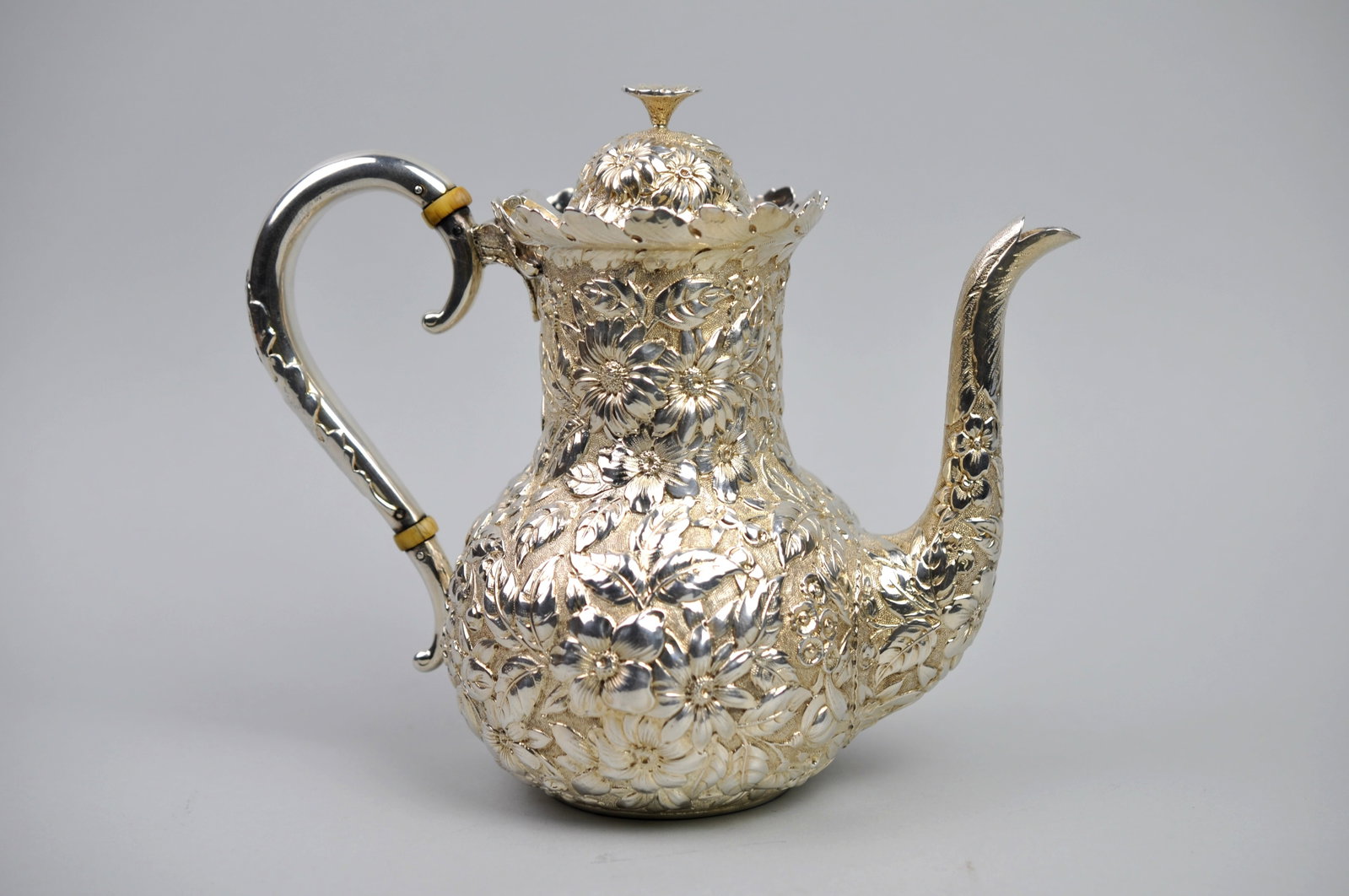 Sterling Silver Repousse' Tea Pot: Metal: Sterling Dimensions: 4x7x8"(Handle to Spout) Weight: 17.46ozt Condition: Light Patina Additional Information:??Elegant antique sterling silver tea?pot featuring exceptional repouss? and chased