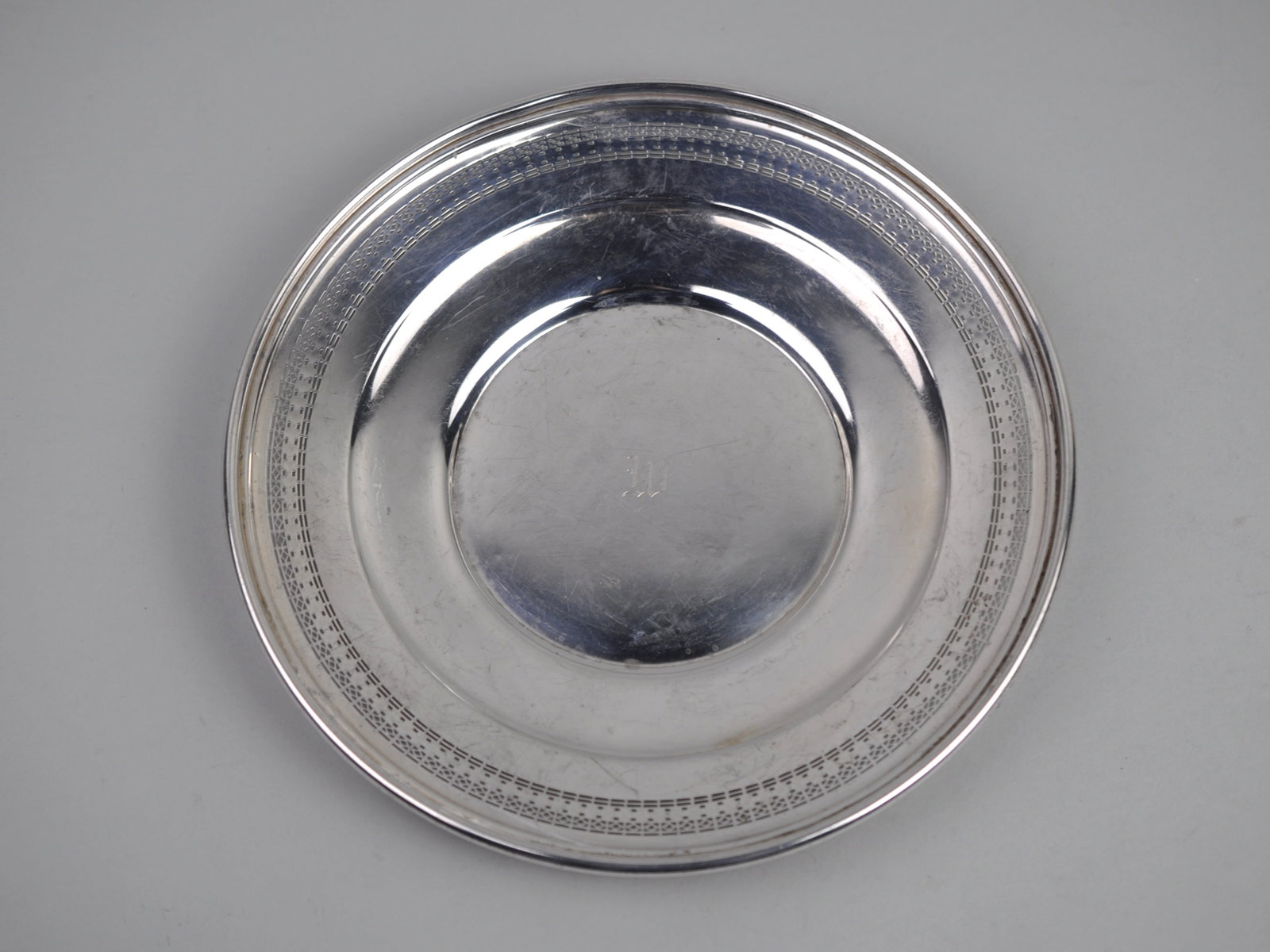 D&H Sterling Silver Plate: Metal: Sterling Silver Manufacturer:?Dominic & Haff Dimensions: 1/2" Weight: 6.34 ozt Condition: Light Scratches and Patina Additional Information:?This 9?-inch sterling silver plate by Dominick