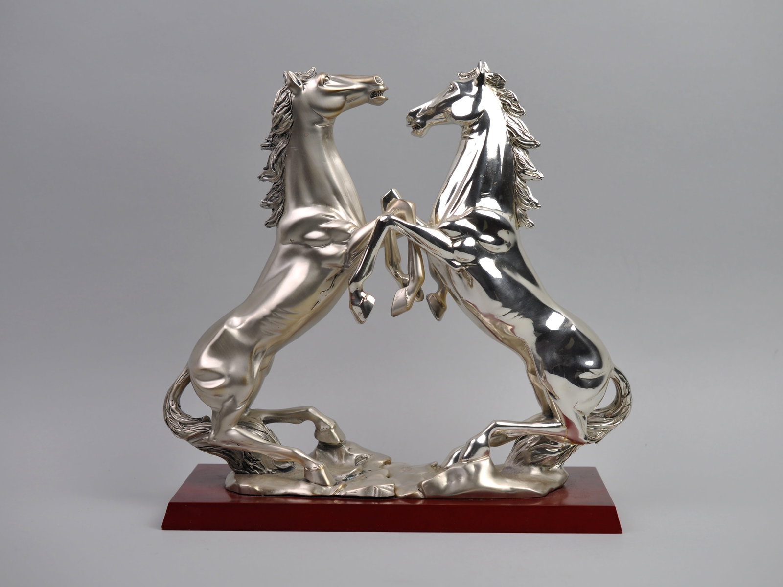 Linea Argenti Silver Plated Stallions Sculpture: Manufacturer: Argenti Dimensions:?Approx. 13 1/2x12 1/2x5 1/2" Condition:?No Visible Issues