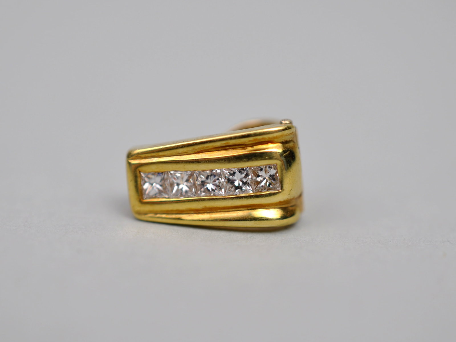 18K Gold Diamond Pendant: Metal:?18K Yellow Gold Stone Types:?Diamond Dimensions:?Approx. 1/2" Weight:?Approx.0.08ozt Condition:?Light Scratches Additional Information:?Modern geometric pendant featuring multiple channel-set