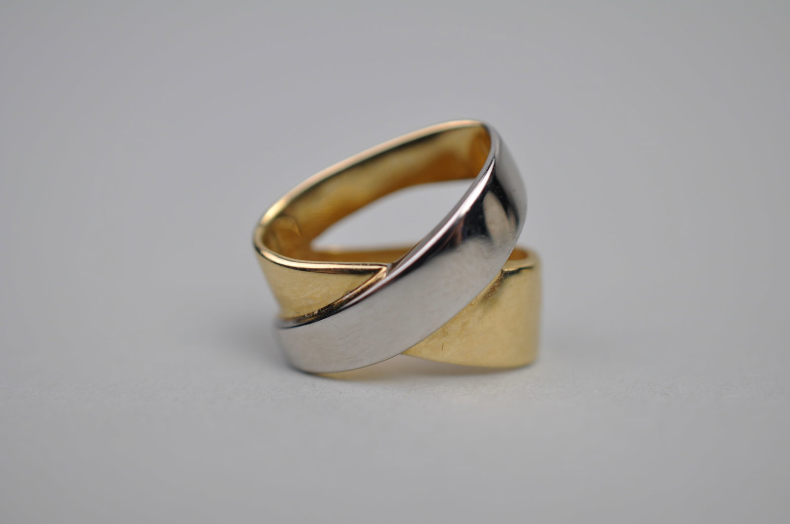 14K Gold Pendant Two-Tone: Metal:?14K Yellow and White?Gold Stone Types:?None Dimensions:?Approx. 3/4" Weight:?Approx.0.11ozt Condition:?Light Scratches Additional Information:?Contemporary two-tone gold pendant featuring
