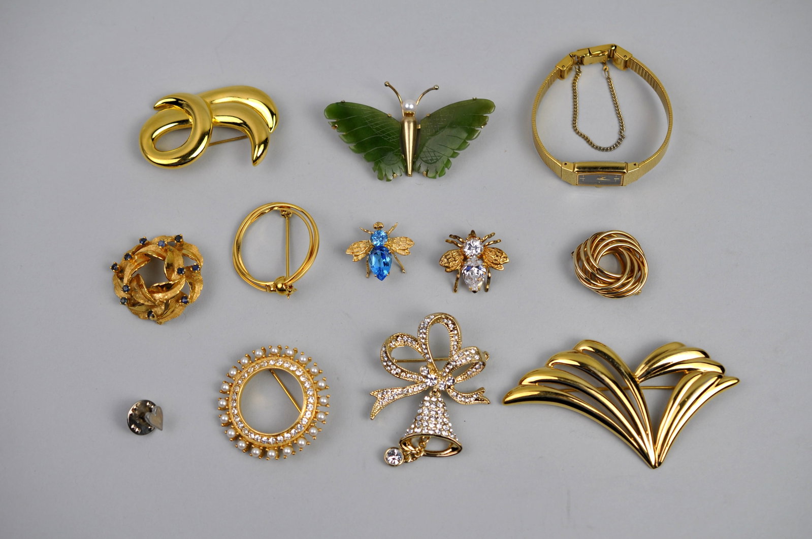 Brooch/Pins Seiko: Metal:?Various Stone Types:?Various Dimensions:?Various Weight: A