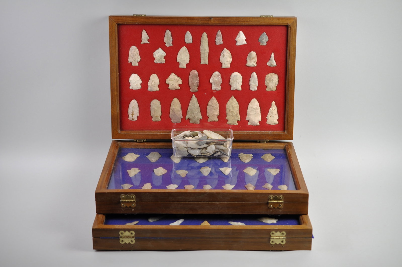 Collection of Arrowheads and Displays: Manufacturer: Handmade Dimensions: Approx 3/8x4 3/8x4 1/2" Condition: Rusting to Nail Heads, Denting/Splitting/Cracking to the Wood Additional Information: This handmade wooden cricket box, dating to