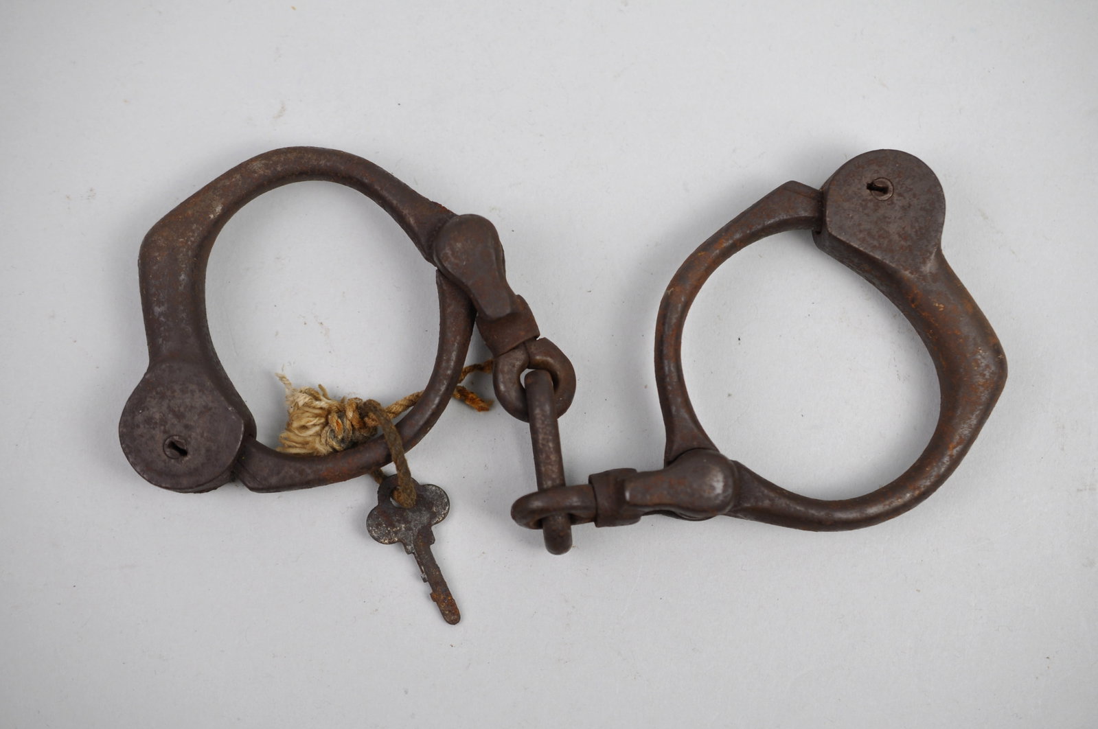 1899 Bean Cobb Handcuffs with Key (1 of 9)