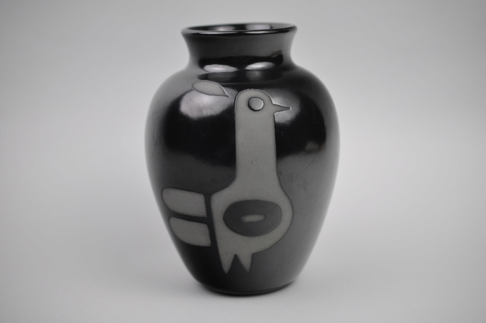 Marc Bellaire Black Quail Vase: Manufacturer: Marc Bellaire Ceramics Dimensions: Approx. 5x5x6 1/4 in. Condition: No Visible Flaws Additional Information: This signed Marc Bellaire black quail vase is a striking example of