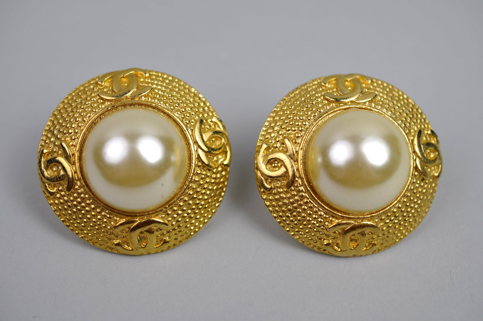 Chanel Faux Pearl Clip-on Earrings: Brand: Chanel Metal: Gold-Tone Metal Stone Types: Faux Pearl Dimensions:</