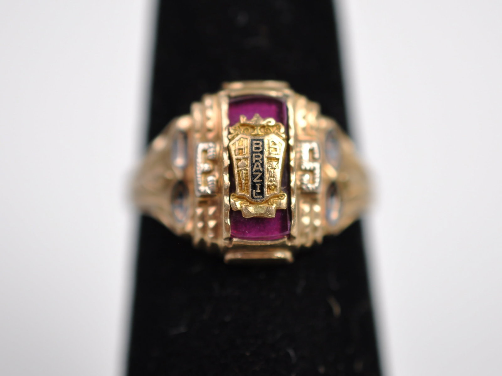 14K Gold Ruby Ring: Metal: 10K Yellow Gold Stone Types: Ruby Dimensions: Size 5.5 Weight: Approx. 0.130ozt Condition: No Visible Flaws Additional Information: Vintage 10K yellow gold class ring featuring a rectangular