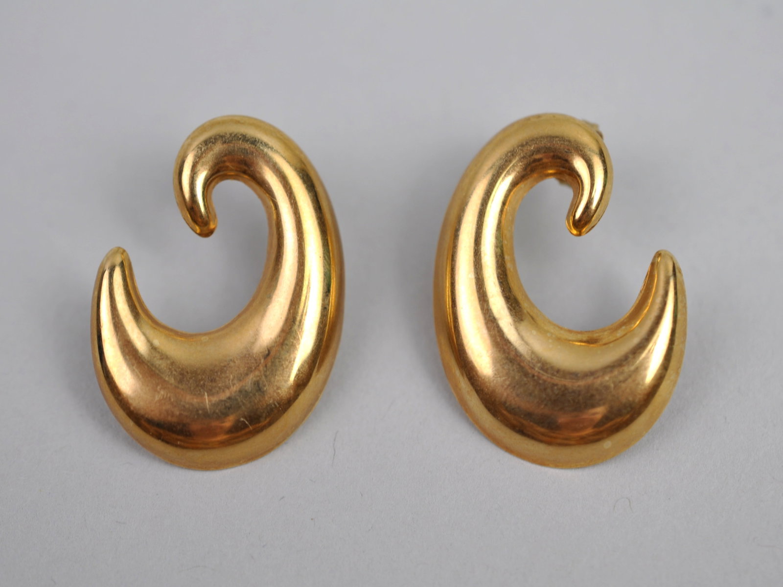 14k Gold Earrings: Metal: 14K Yellow Gold Stone Types: N/A Dimensions: Approx. 1 in. Weight:<