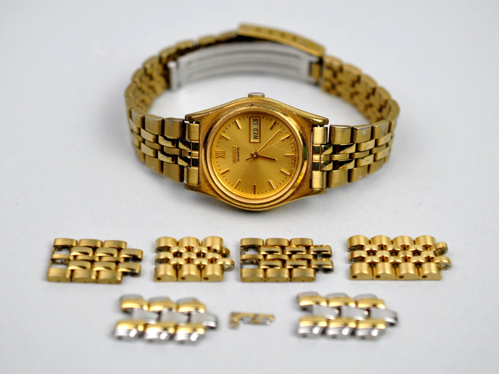 14K Watch Band Links: Metal: Tested 14K Gold Stone Types: None observed Dimensions: Assorted sizes Weight: 1.59 ozt Condition: Mixed condition. Surface wear consistent with age and use. Additional Information: Group lot