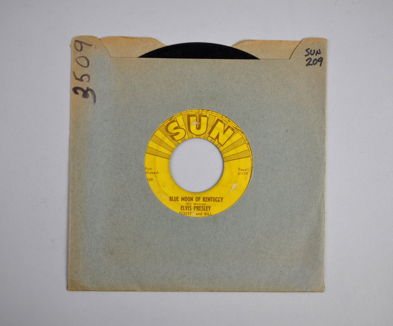 Elvis Presley 1954 Sun Records 209 45: Manufacturer: Sun Records Dimension: Approx. 7 x 7 in. Condition: Cover has visible wear, such as discoloration,