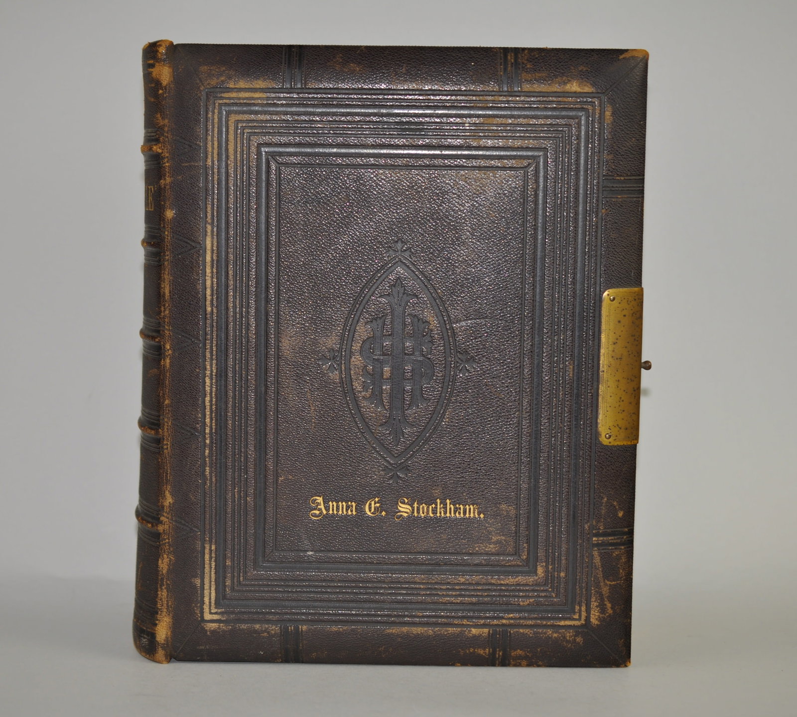 1877 A.J. Holman & Co. Holy Bible: Manufacturer: A.J. Holman & Co. Dimension: Approx. 12.5x 10 in. Condition: Cover has visible wear, such as disco