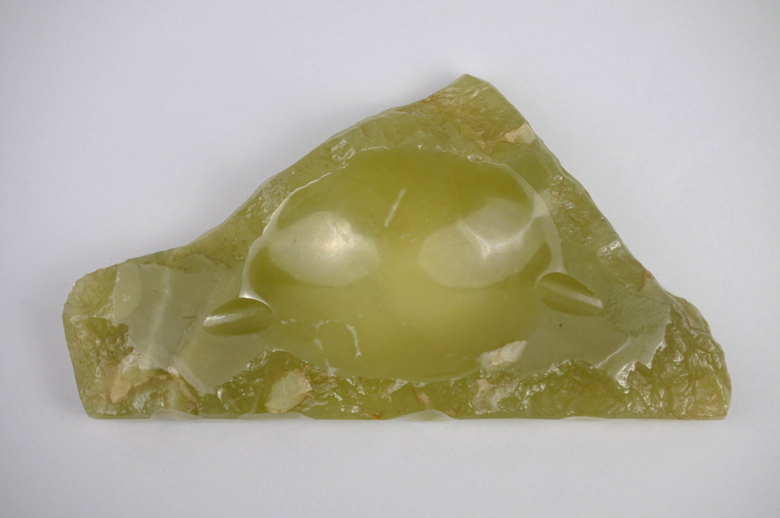 Serpentine Hand-carved Ashtray: Dimensions: Approx. 9 1/2x5x1 1/4 in. Condition: No Visible Issues Additional Information: This hand-carved green serpentine ashtray showcases the natural beauty and unique character of serpentine