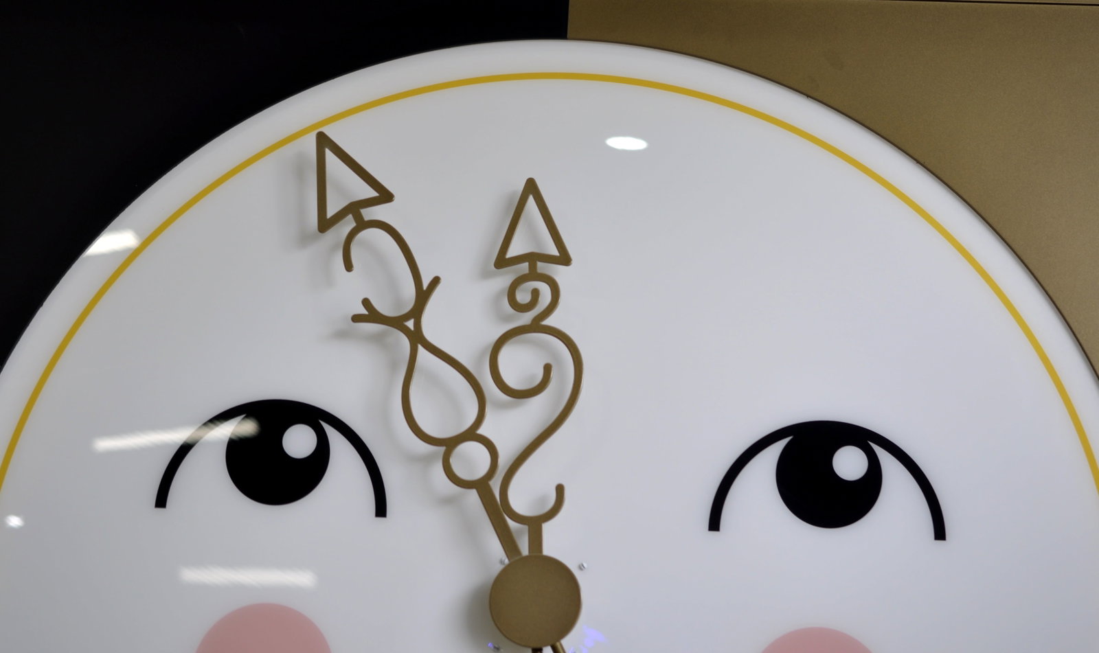 FOA Schwarz Store Face Clock - 10