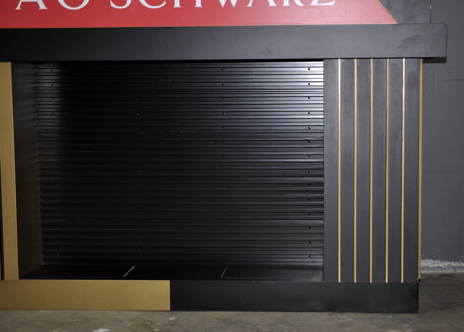 FOA Schwarz Store Face Clock - 12