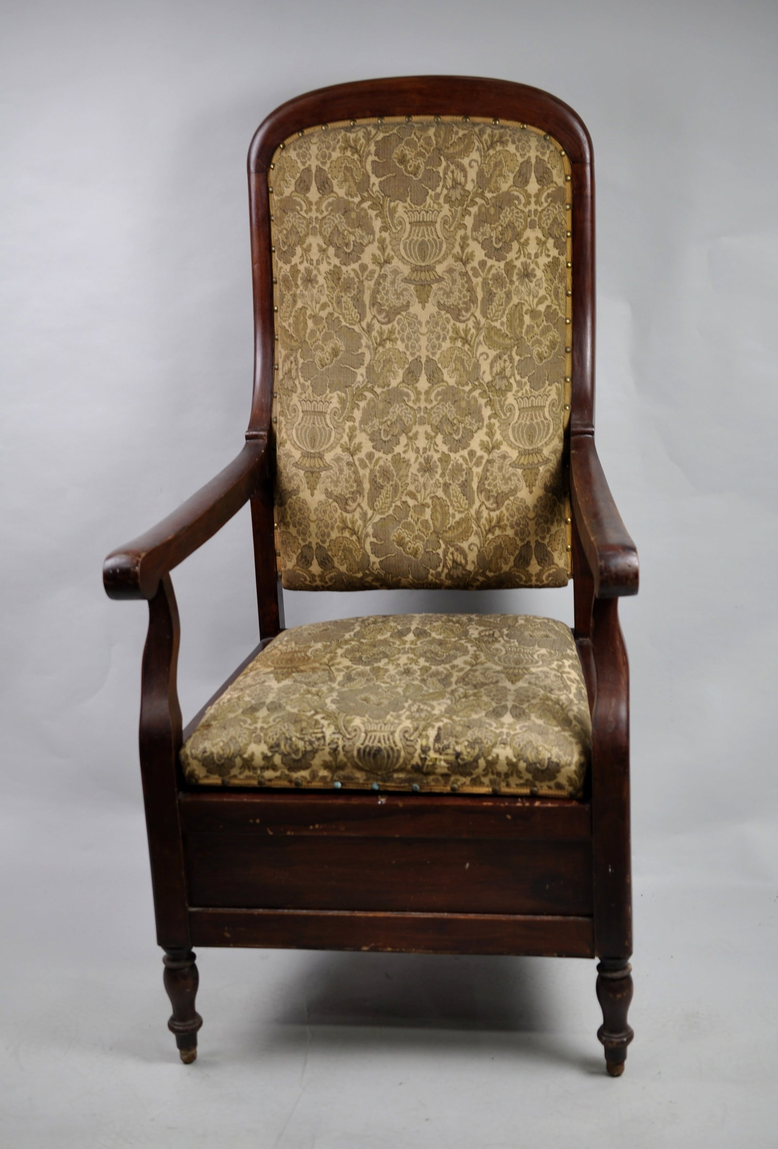 Commode Throne with Gazunder Pot (1 of 20)