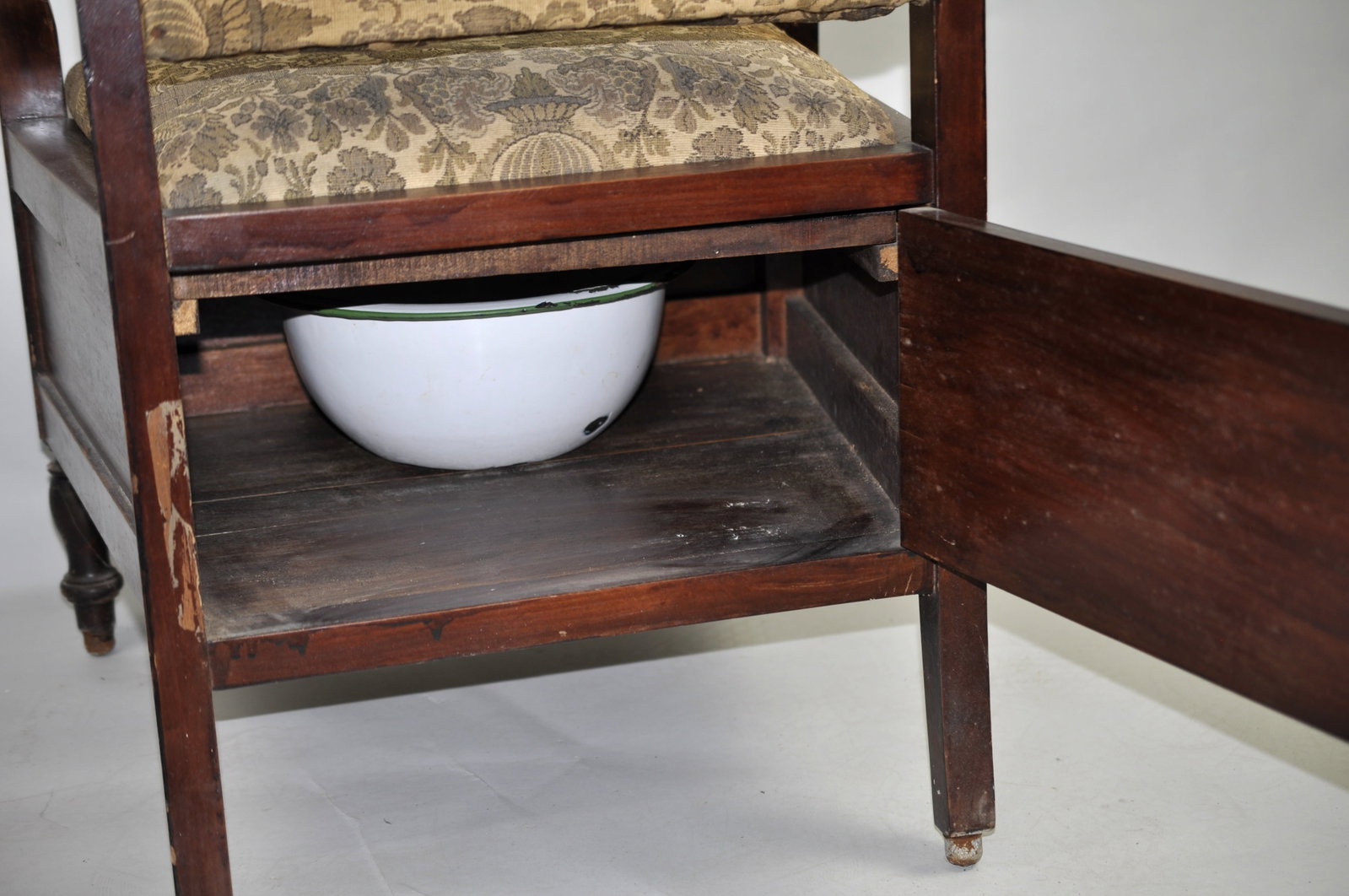 Commode Throne with Gazunder Pot - 20