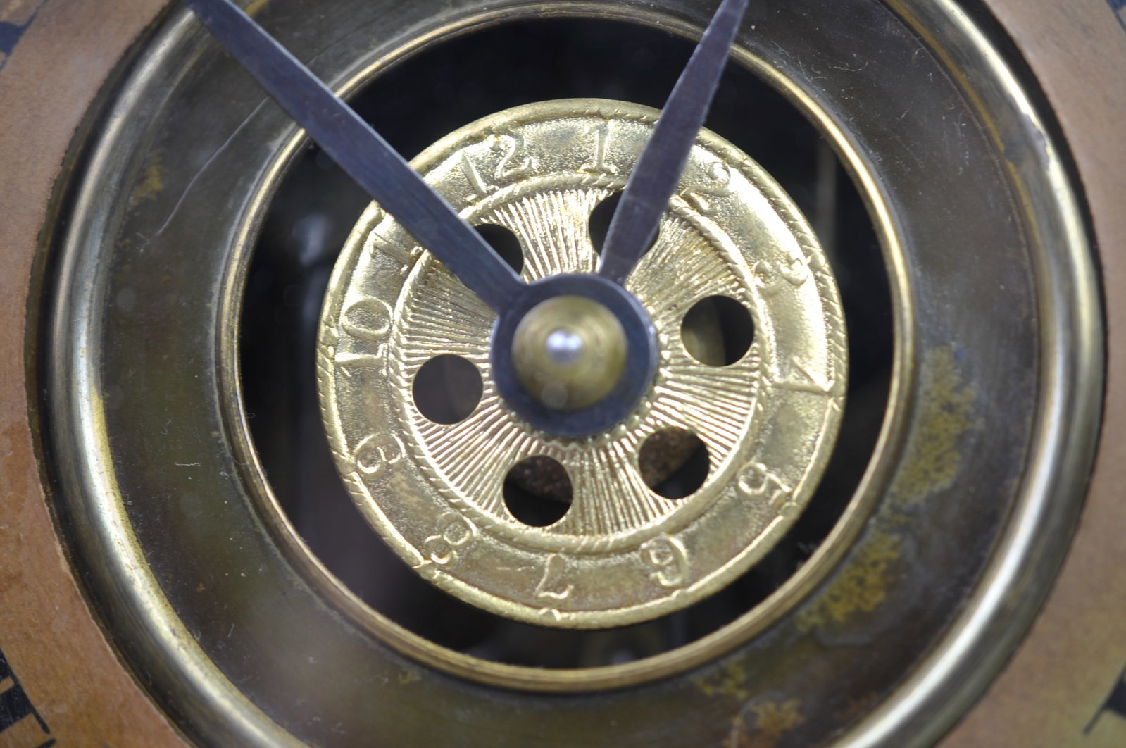 E. Ingraham Gingerbread Clock - 6