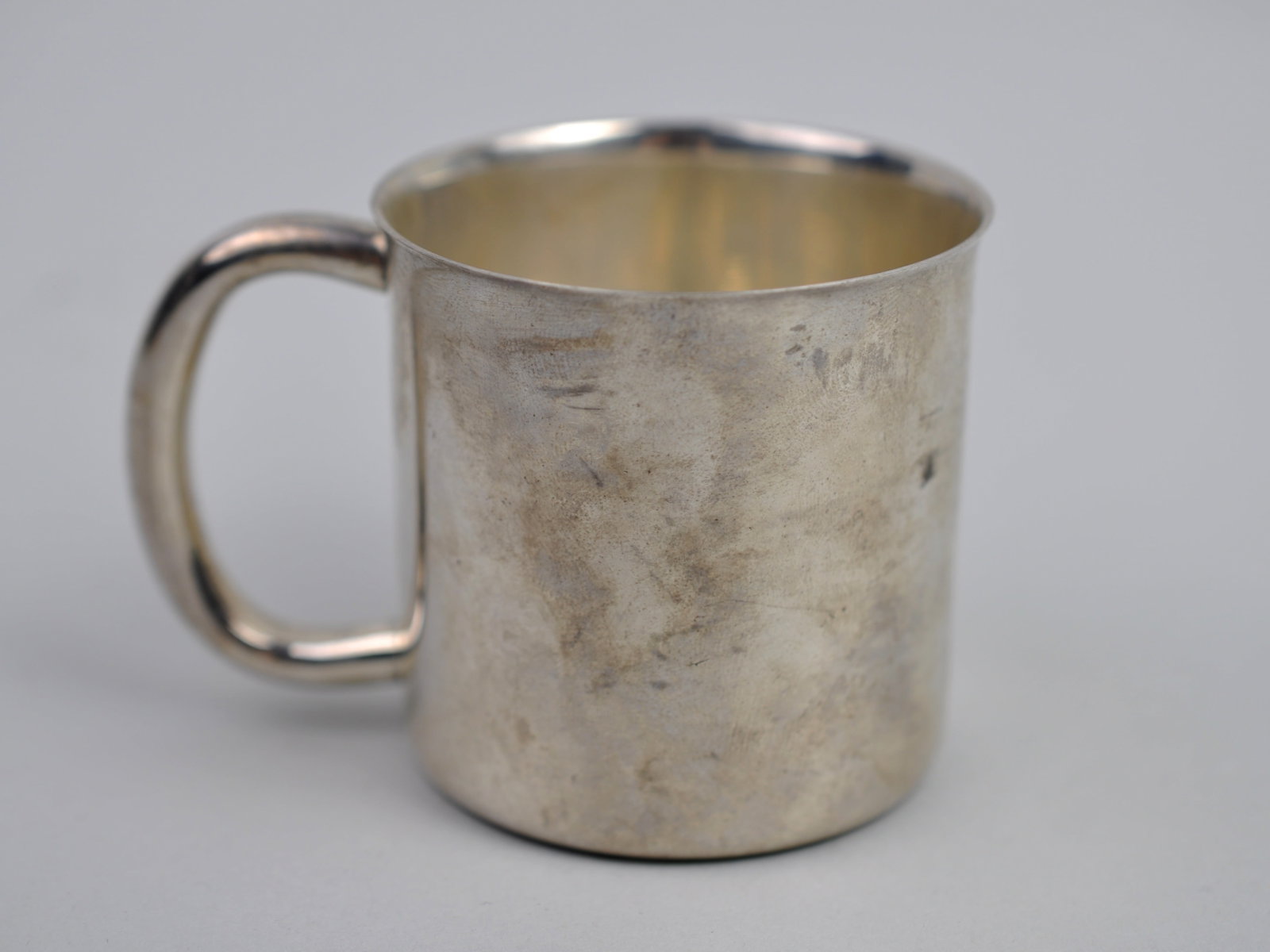 Towle Sterling Silver Baby Cup: Manufacturer: Towle Dimensions: Approx 2 3/8x2 3/8x2 3/8 in. Weight: 3.50ozt Condition: Light Tarnish and Scratches Additional Information: This Towle sterling silver baby cup is a classic example of