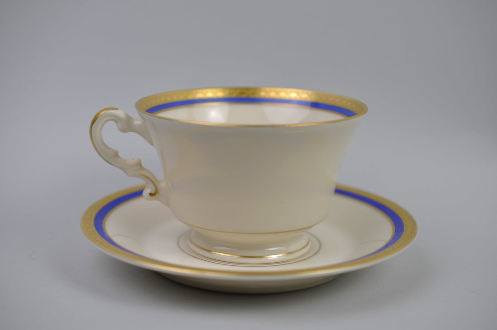 Wayne Syracuse China 19 Teacups & Saucers - 11