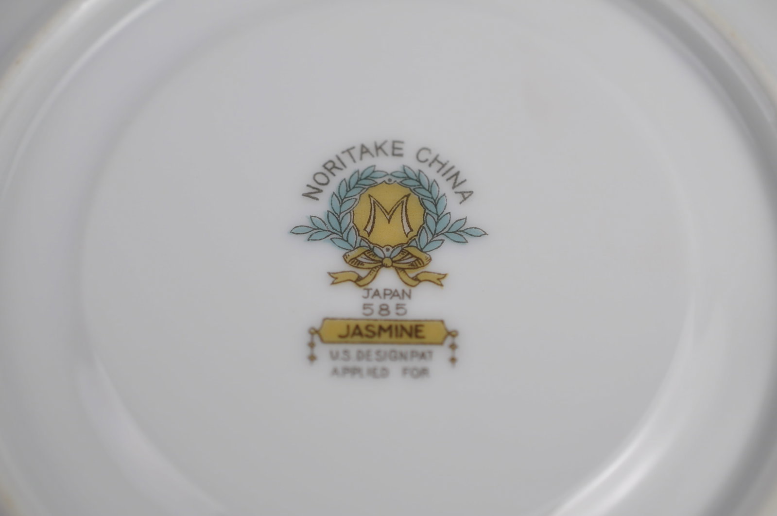 Noritake Jasmine Pattern Dishware China Set - 18