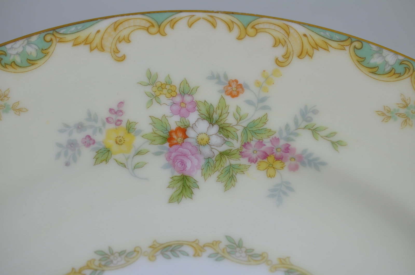 Noritake Jasmine Pattern Dishware China Set - 4