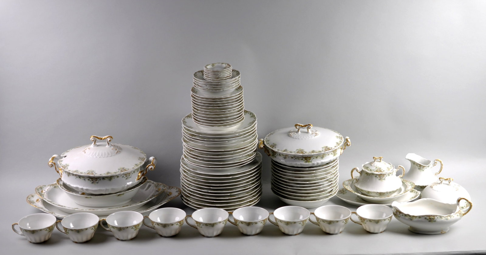 78 Piece Theodore Haviland China Collection: Manufacturer: Theodore Haviland, Limoges France Dimensions: Various Condition: Various