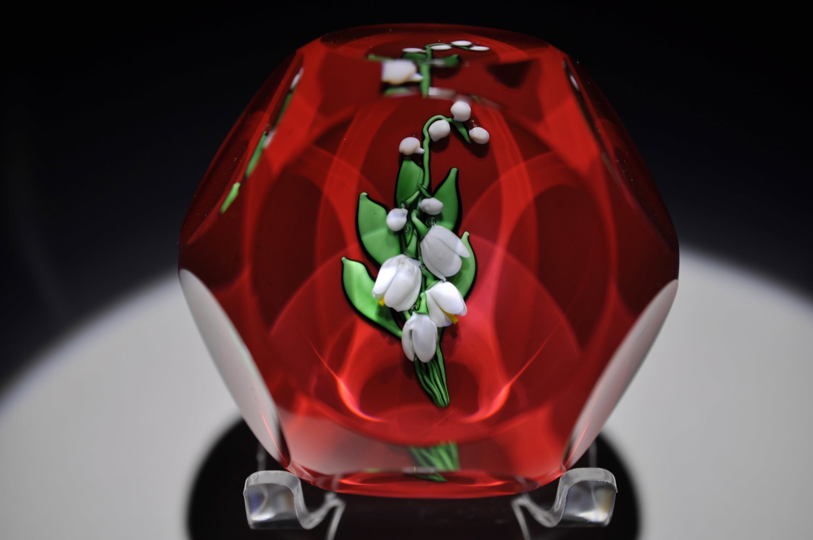 St. Louis 1982 Lily of the Valley: Attributed Brand: Cristal de France, Saint Louis Period: 1982 Style: Signature Cane, Motif, Lampwork Base: Clear, Star Cut Diameter: 2.89 in. Weight: 1.22 lb Condition: No obvious flaws. Additional