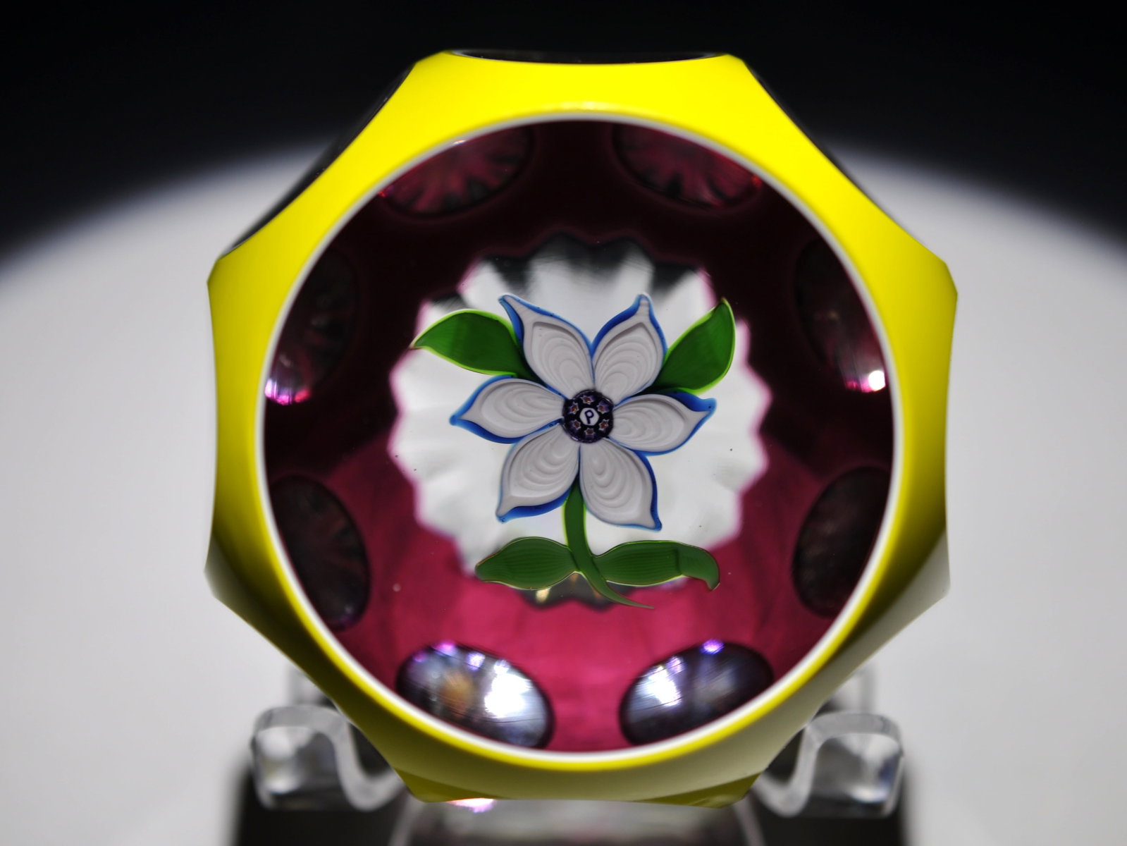 Perthshire Lampwork Flower Overlay: Attributed Brand: Perthshire, Crieff Scotland Period: 20th Century Style: Lampwork Base: Star Cut Diameter: 2.69 in. Weight: 0.82lb Condition: No Obvious Flaws Additional Information: A white