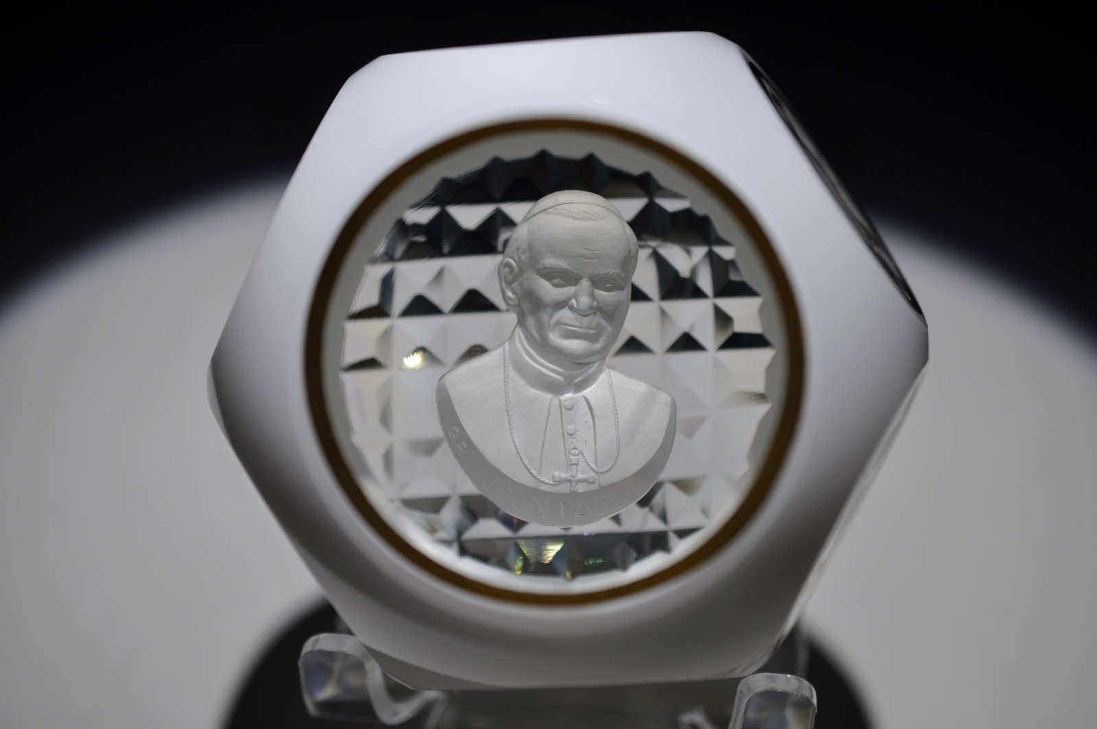 St. Louis 1981 Jean Paul II Sulphide: Attributed Brand: Cristal de France, Saint Louis Period: