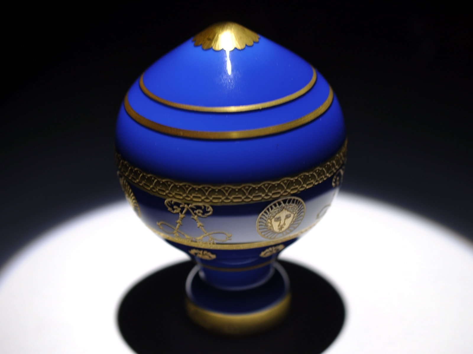 St. Louis 1983 Montgolfier Hot Air Balloon: Attributed Brand: Cristal de France, Saint Louis Period:<