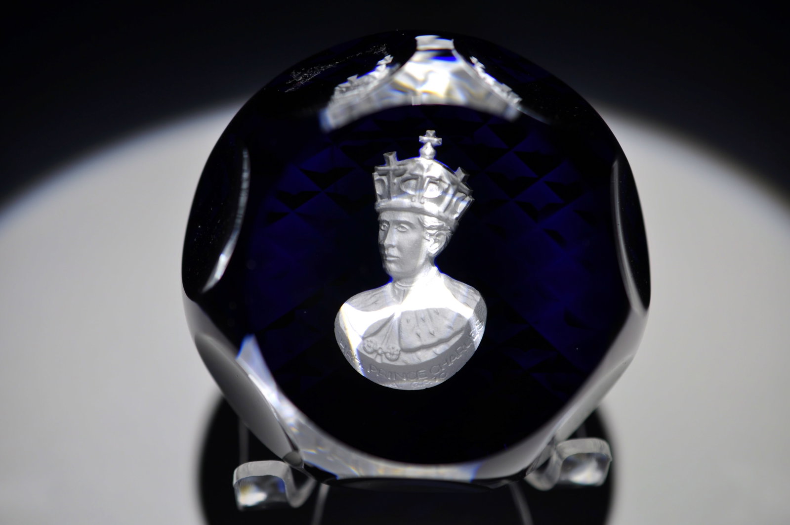 Cristal d'Albret Prince Charles Sulphide Weight: Attributed Brand: Cristal d'Albret Period: 1970 Style: Sulphide Base: