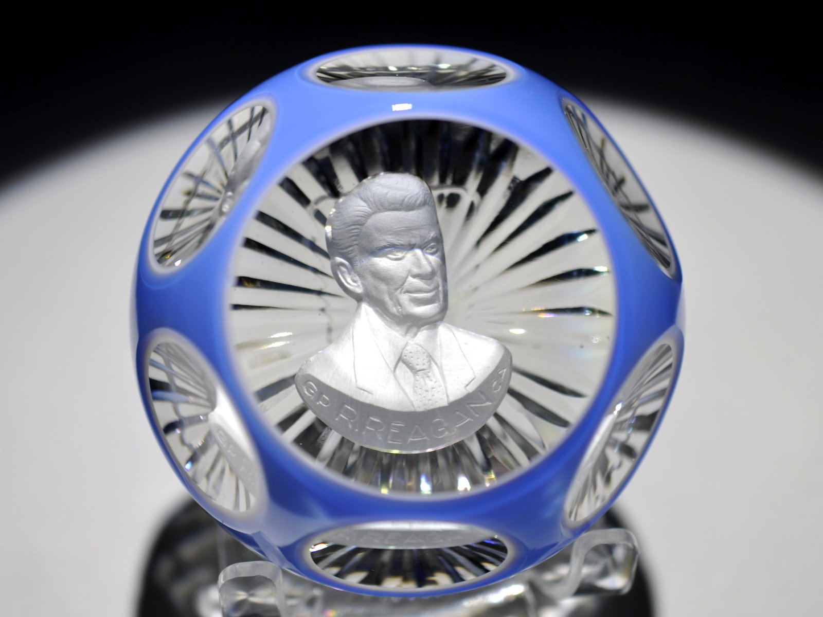 Cristal d'Albret 1982 Reagan Weight: Attributed Brand: Cristal d'Albret Period: 1982 Style: Sulphide, Overlay B