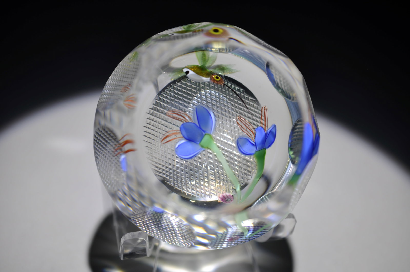 Perthshire 1987 Hummingbird Weight: Attributed Brand: Perthshire, Crieff Scotland Period: 1987 Style: Signature Cane, Motif Base: Clear, Star Cut Diameter: 2.90 in. Weight: 0.95 lb Condition: No obvious flaws. Additional Information: A