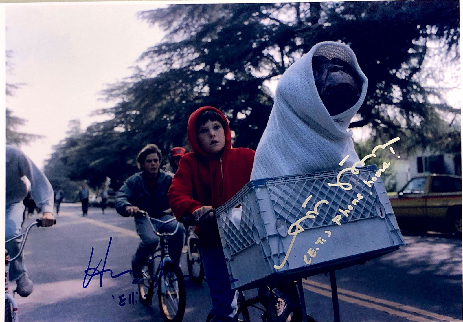 Matthew de Merritt Henry Thomas Autograph Signed ET: Category: Autograph Photo CollectiblesSize: Width 8 inches x Height 10 inchesAutograph Includes: Matthew de Merritt, Henry ThomasItem is in great condition with no damage, unframedIf image of document