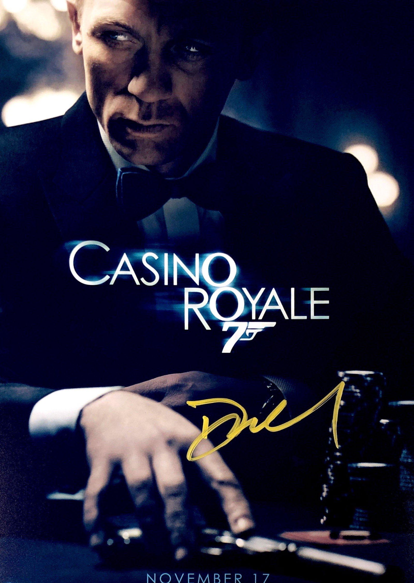 Daniel Craig Autograph Signed James Bond 007 Photo: Category: Autograph CollectiblesSize: Width 8 inches x Height 10 inchesAutograph Includes: Daniel CraigItem is in great condition with no damage, unframedIf image of documentation is attached in the l