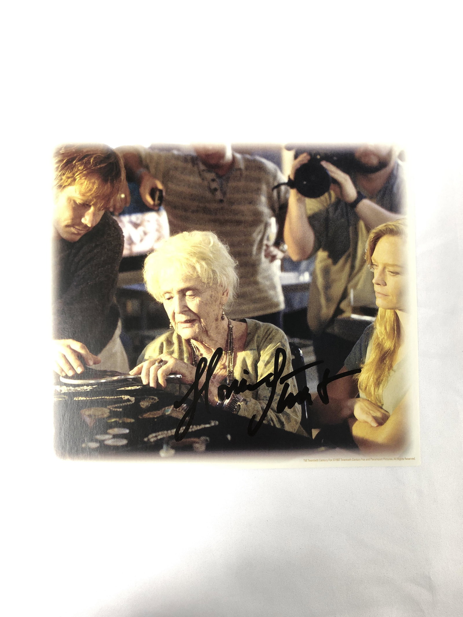 Gloria Stuart Autograph Signed Titanic Photo Card: Category: Autograph CollectiblesAutograph Includes: Gloria StuartItem is in great condition with no damage, unframedIf image of documentation is attached in the listing, the lot is sold with documents